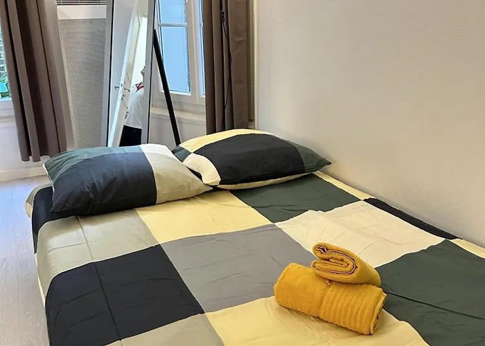 Charming Apartment With Private Garden In Cadix