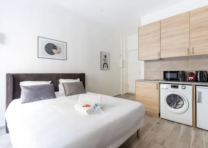 Ballu Place De Clichy Cosy Studio