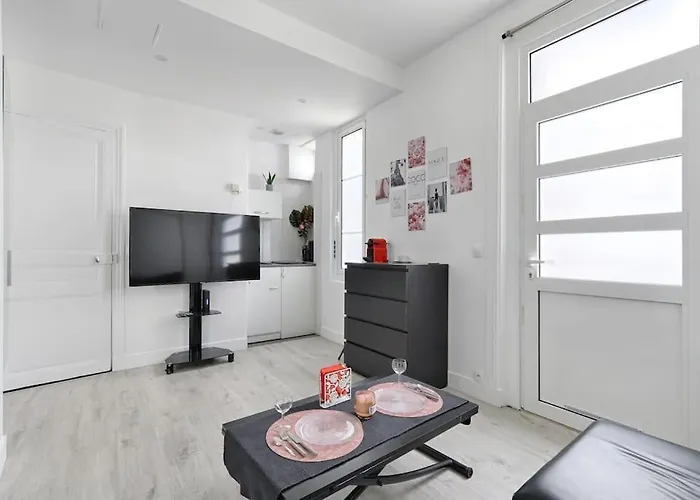 Fantin Latour Cosy Studio 2P Seine & Eiffel Tower