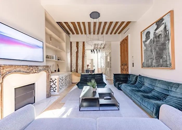 Chic 2-Bedroom Haven