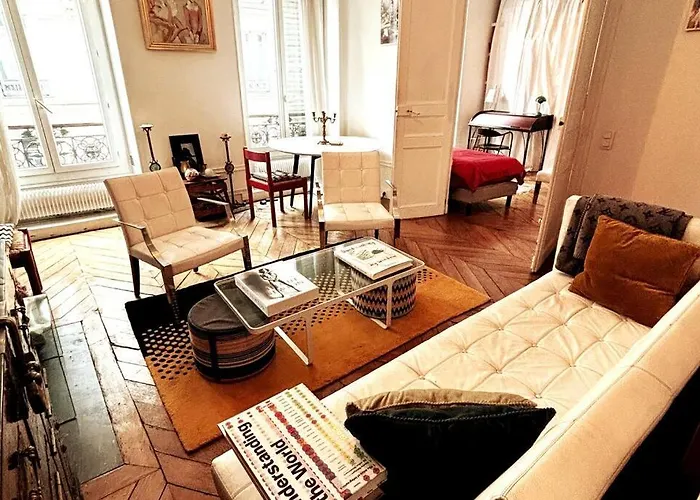 Central Paris Bohemien And Arty Apt
