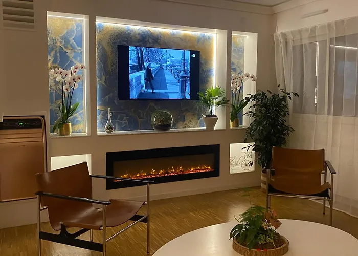 Luxurious And Glamorous Apartment