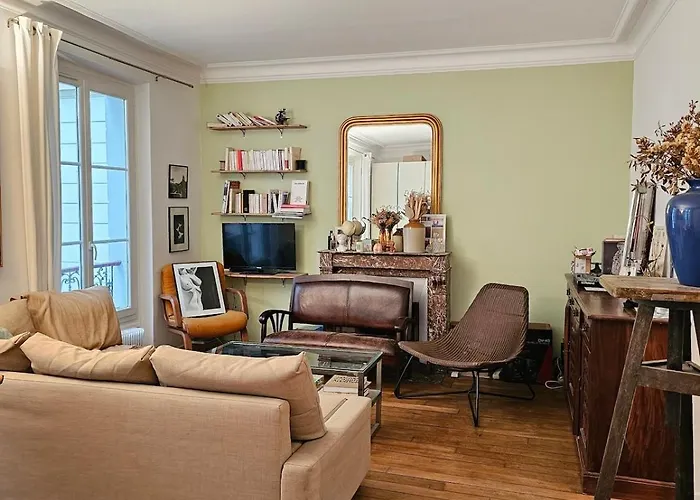 Buttes Chaumont Apartement