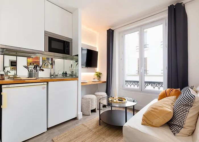 Cozy Studio - Eiffel Tower - Sleeps 2P