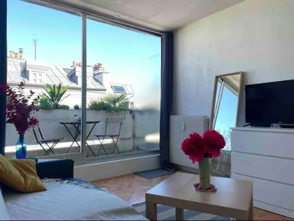 Pretty Studio Marais Bastille With Balcony