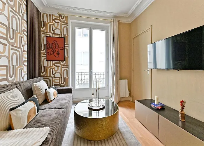 Beautiful Bright Apartment In Paris