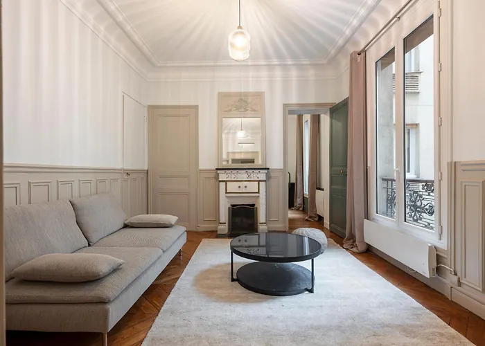 2 Bdr Apt Saint Lazare Galeries Lafayette Paris 8