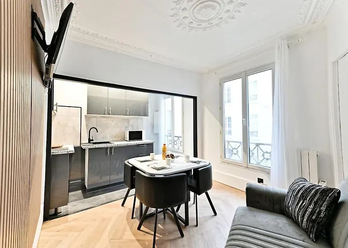 Modern Apartment Paris Moulin Rouge