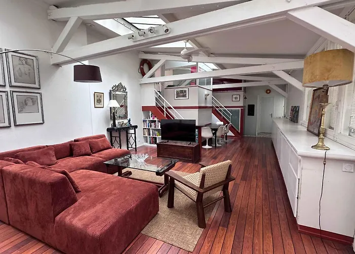 Atypical Loft In The Heart Of The Marais