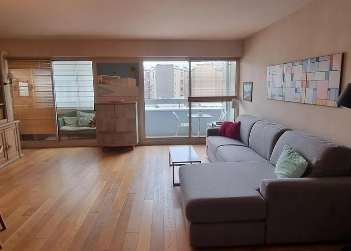 Appartement Chaleureux Au Cours Du 15Eme