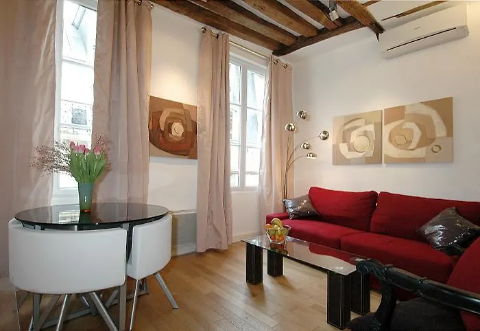 Holidaysinparis-Bourg Tibourg II