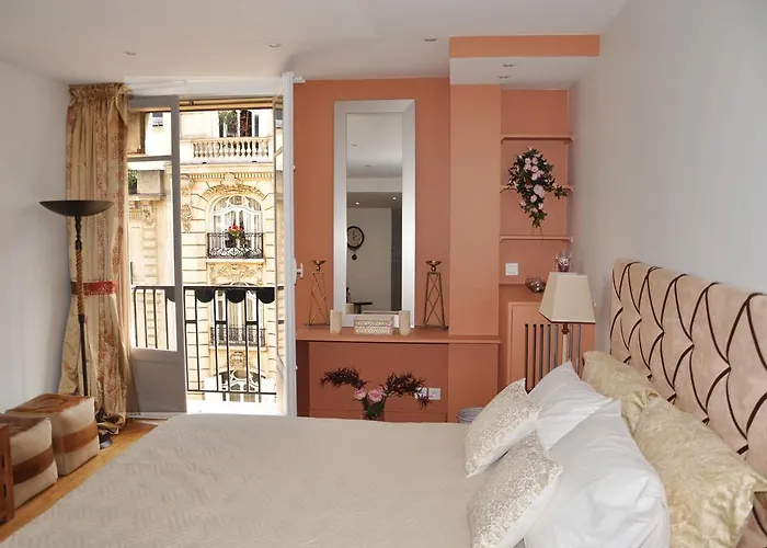 Champs Elysees Executive Apartment