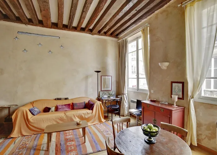 Marais-Rue Des Rosiers Id 24
