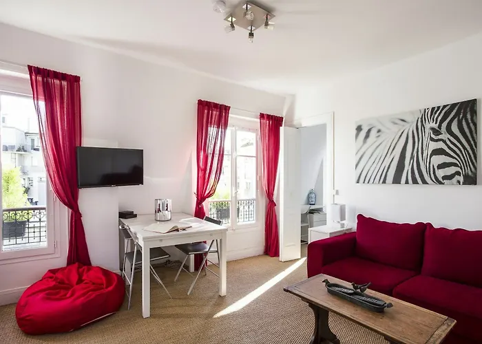 Designer Stay - Eiffel Tower