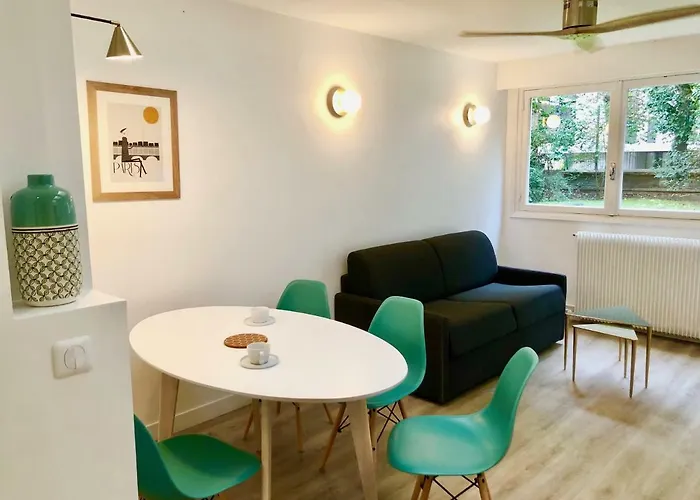 3 Bedrooms Apartment Tour Eiffel + Parking