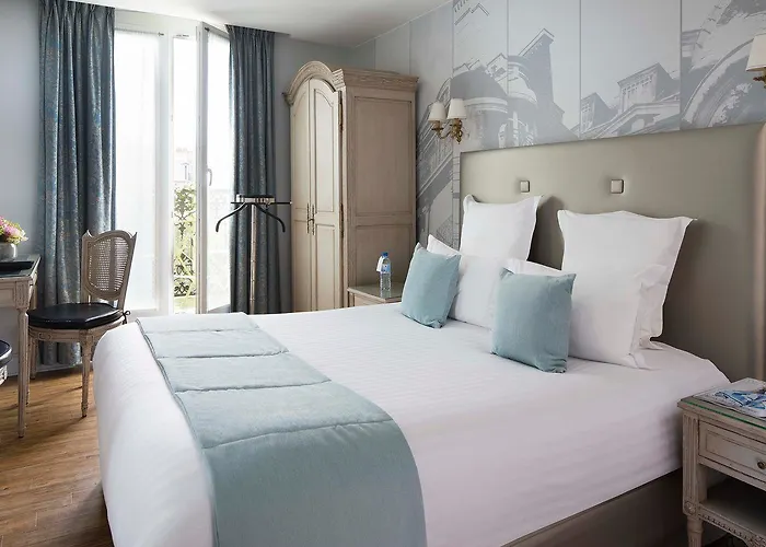 Hotel Plaza Elysees