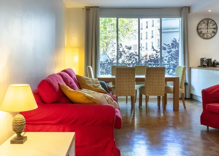 Paris City - Spacious 3 Rooms Flat For Families - 3 Minutes From Metro Station