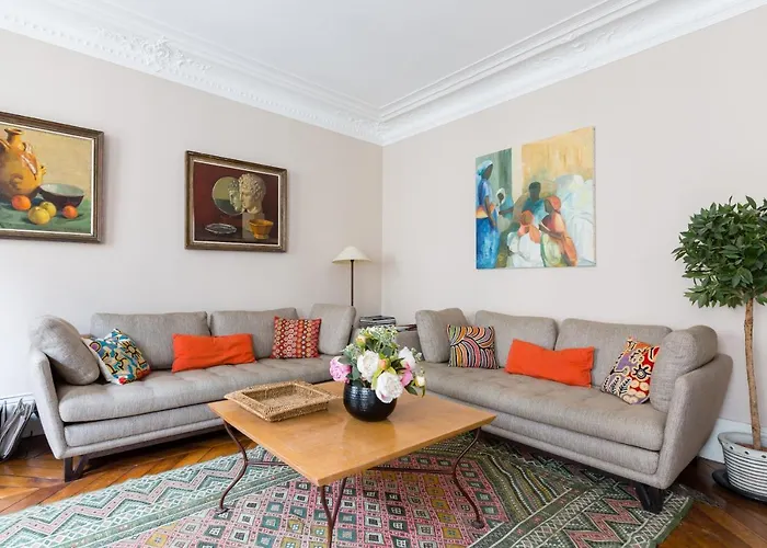 Veeve - Muted Beauty In Batignolles
