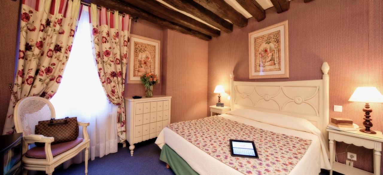 Hotel Beaubourg 3*