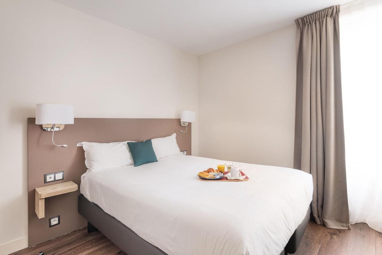Hotel Courcelles Mederic Paris
