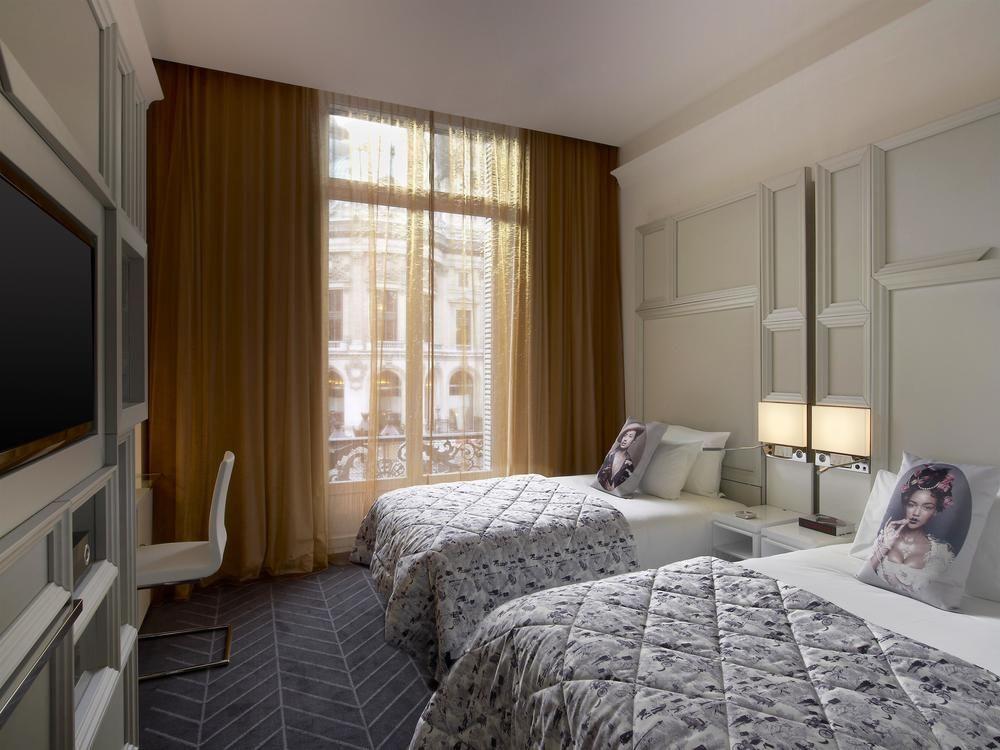 Hotel W - Opera