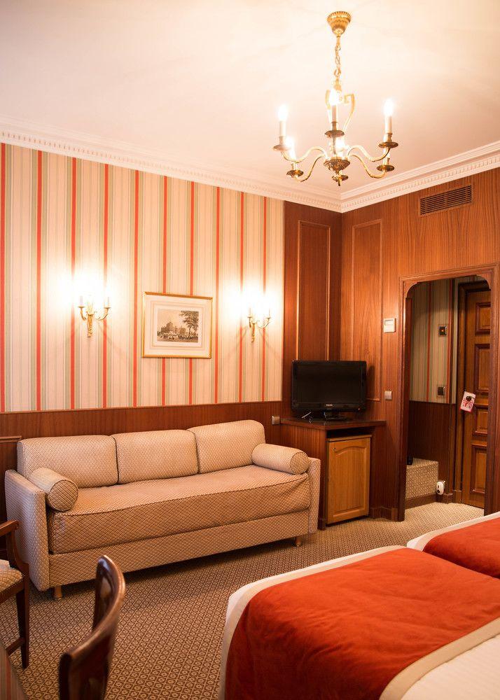 Hotel La Demeure Montaigne 5*