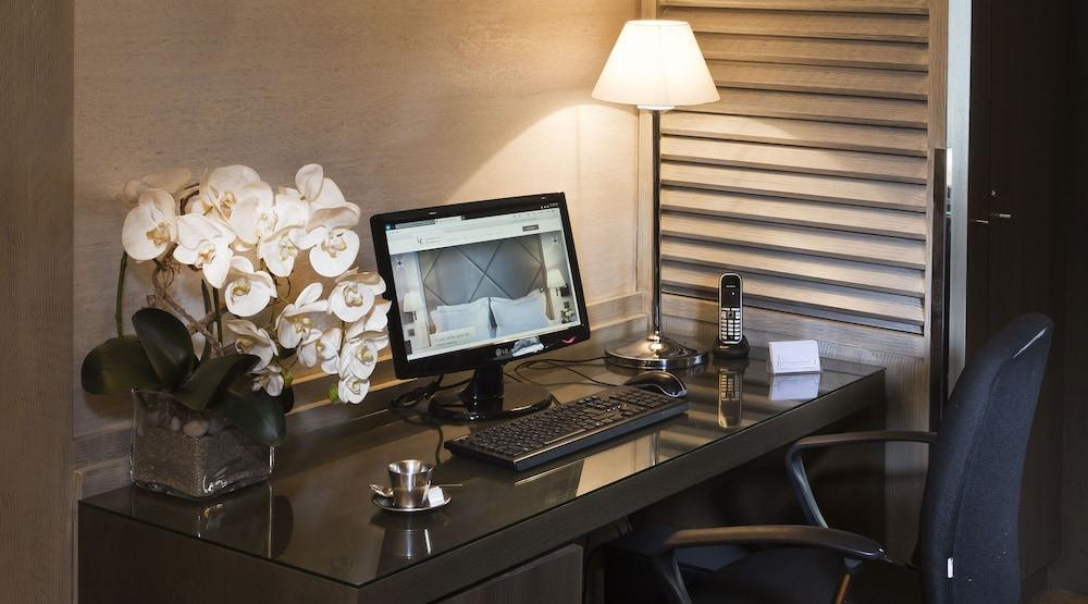 Hotel Longchamp Elysees 3*