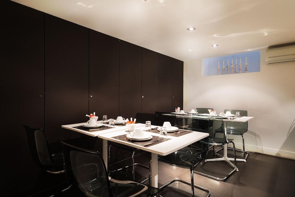 Hotel Arc De Triomphe Etoile 4*
