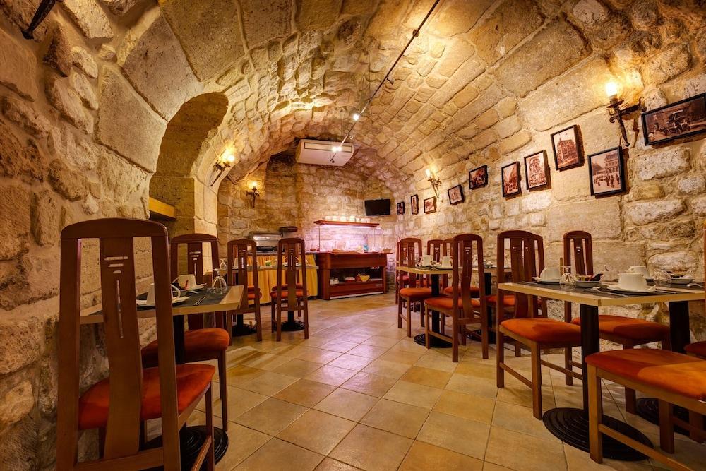Hotel Louvre Sainte Anne Paris