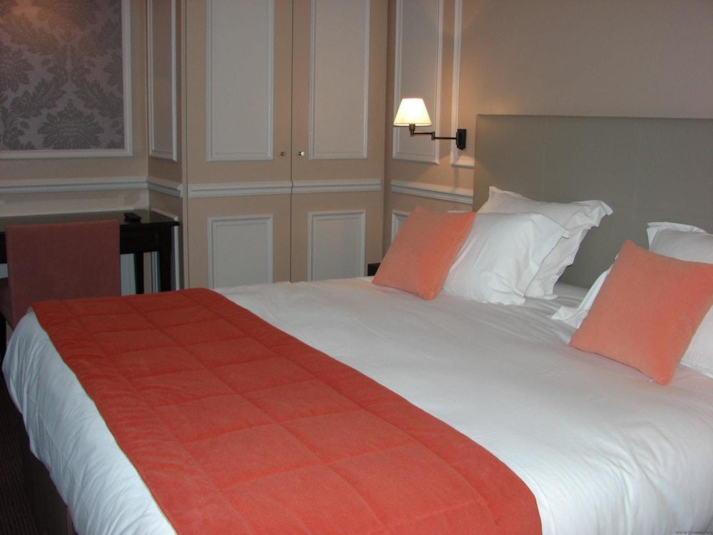 De L'universite Hotel 3*