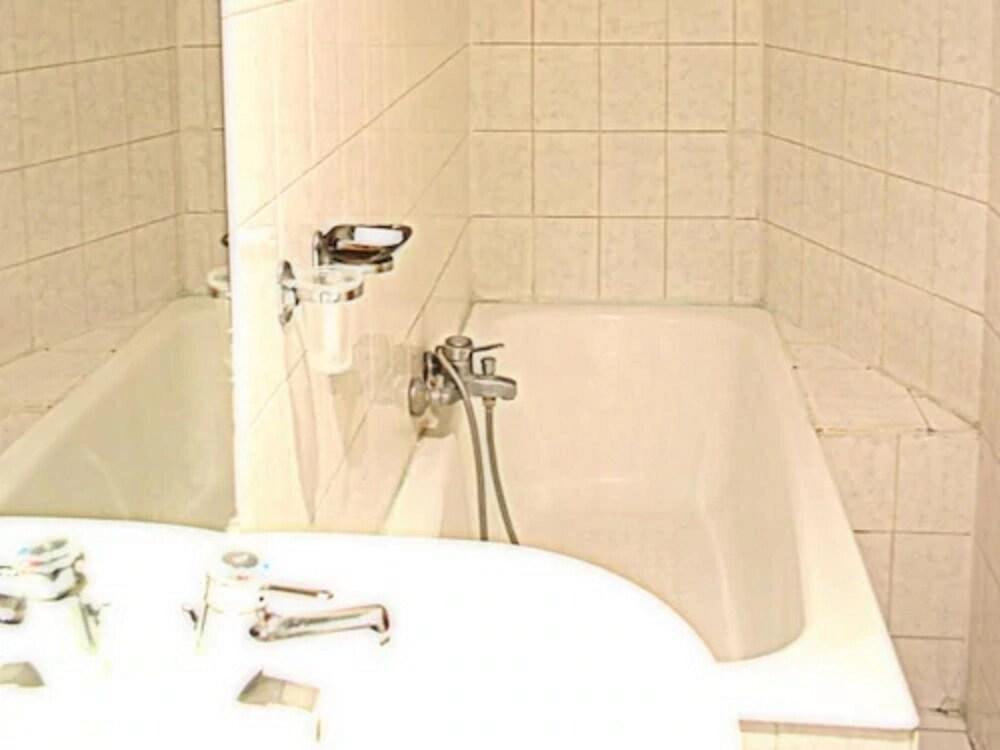 Pax 18e Hotel Paris