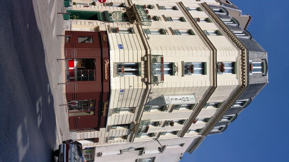Moulin 3* Paris