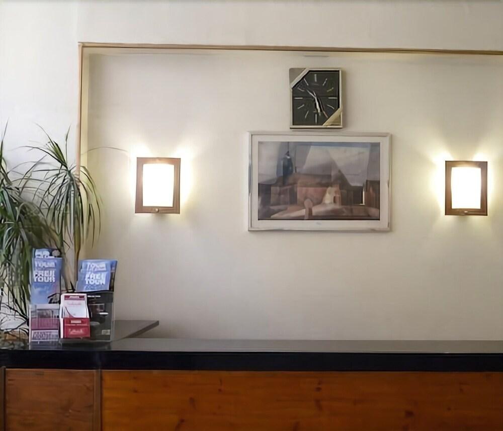 Grand Magenta Hotel *