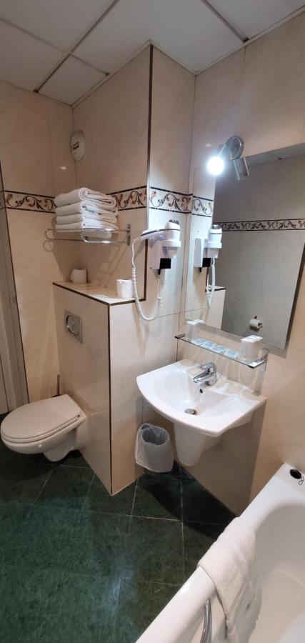 Metropol 3*
