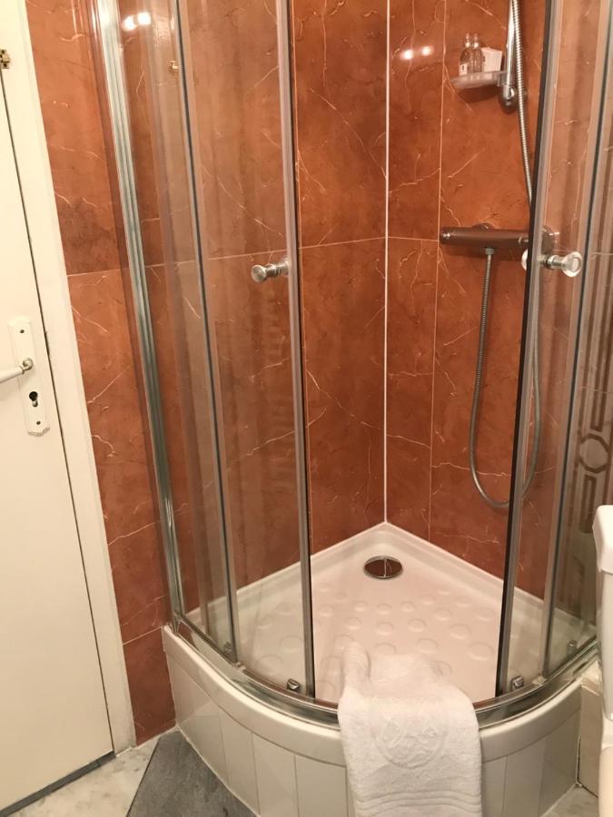 Bed & Breakfast Junior Avec Balcon Et Vue Sur Arc De Triomphe Paris