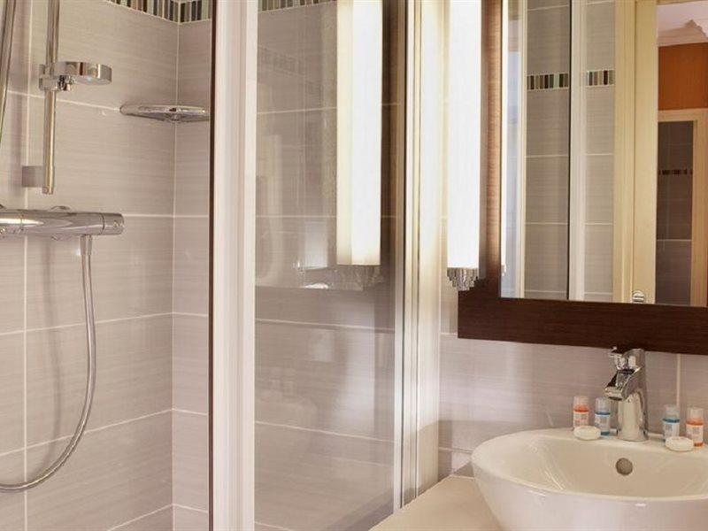 85 Saint Honore 3* Paris