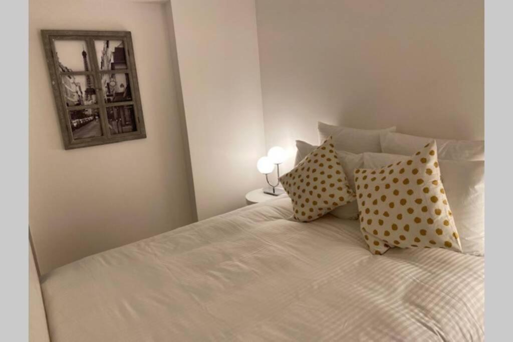 Stylist And Cosy In Montparnasse Apartment