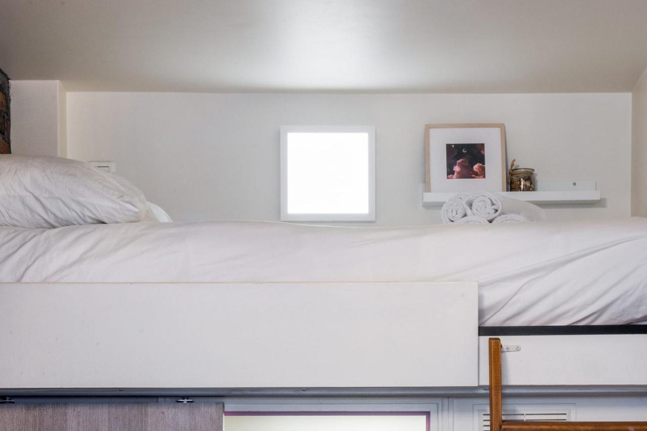 Charming Industrial-style Studio Just Nearby Montmartre In - Welkeys