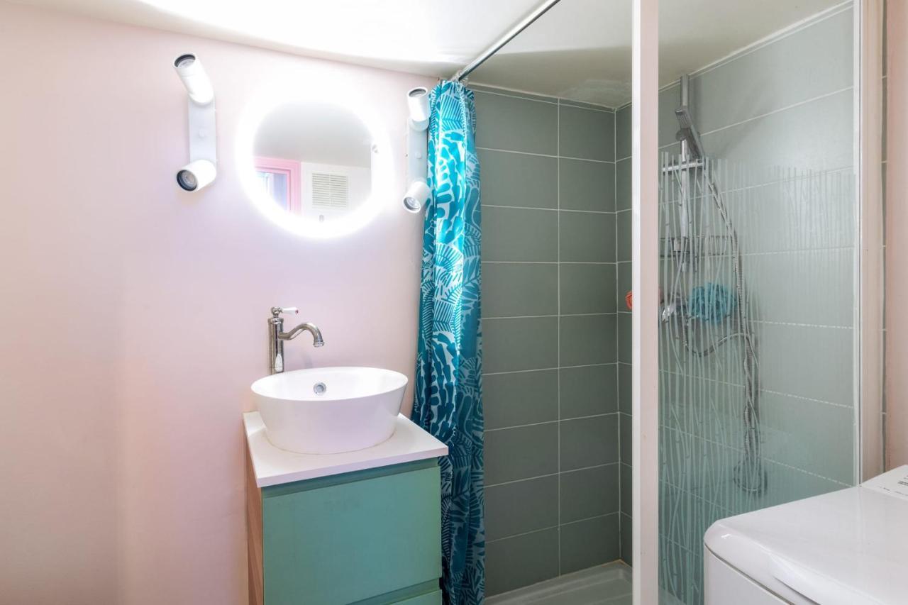 Charming Industrial-style Studio Just Nearby Montmartre In - Welkeys