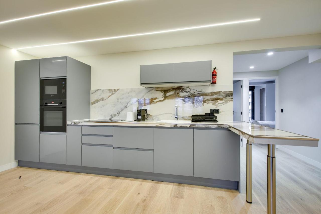 185 Five - Superb In Apartment *