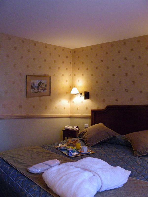 Poussin Hotel 3*