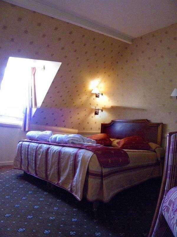 Hotel Poussin Paris