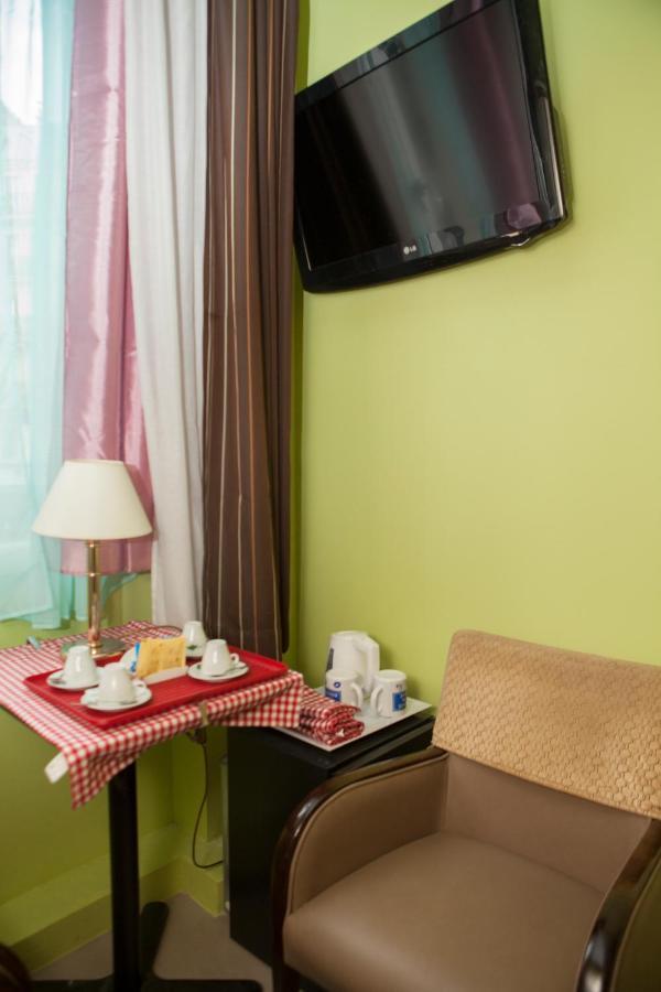 Club246 Saint Martin Bed & Breakfast Paris