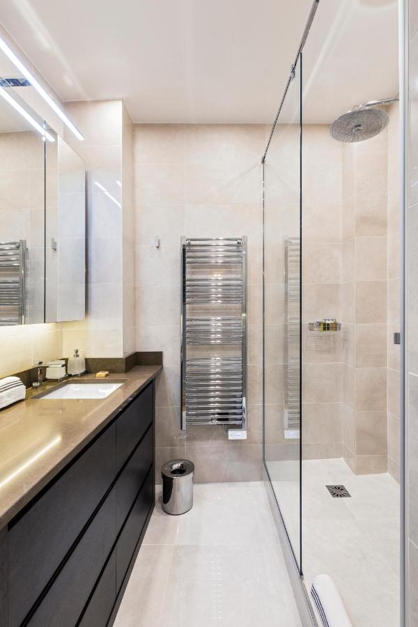 Luxury Louvre Ii Apartment