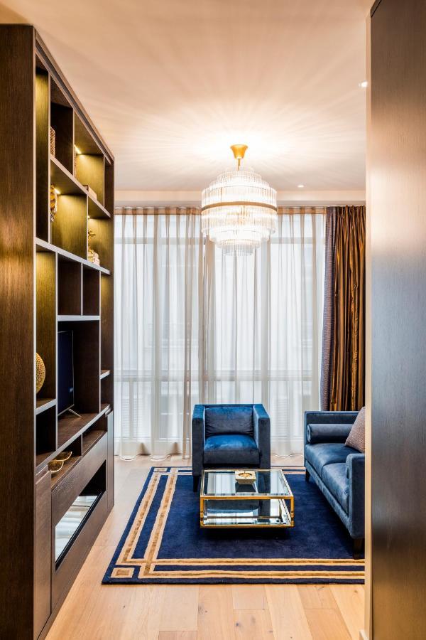 Luxury Louvre Ii