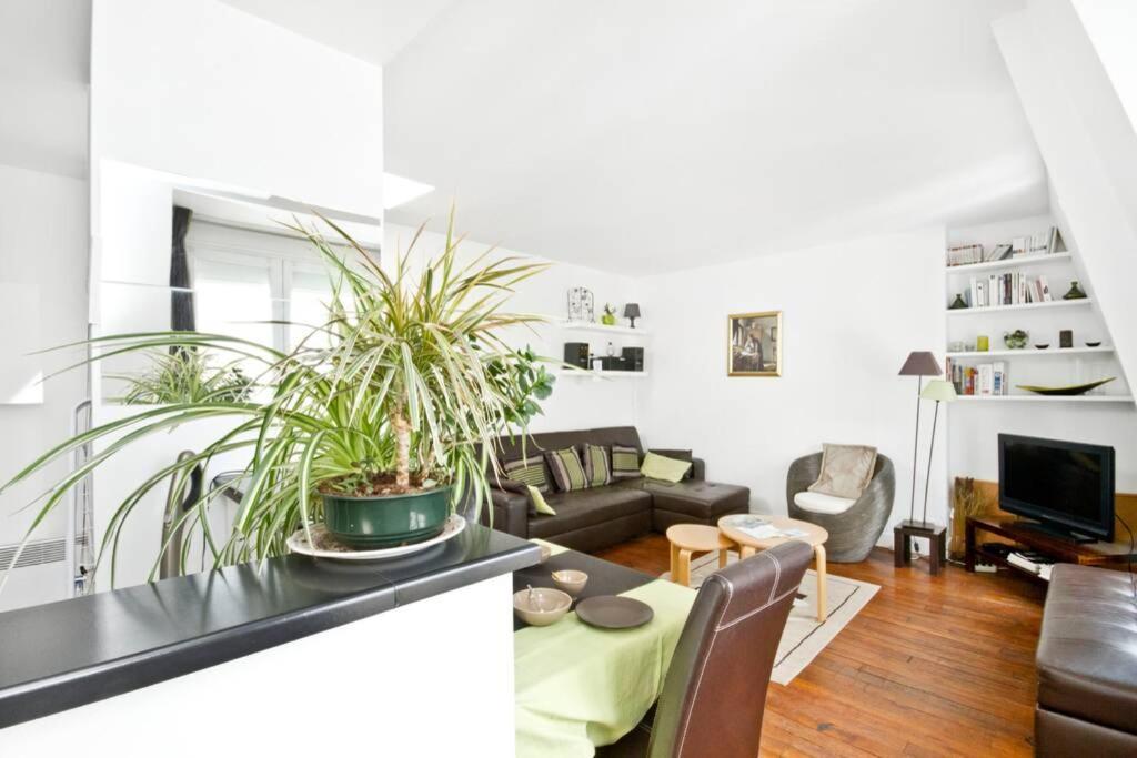 Apartment Tour Eiffel Montmartre House Paris