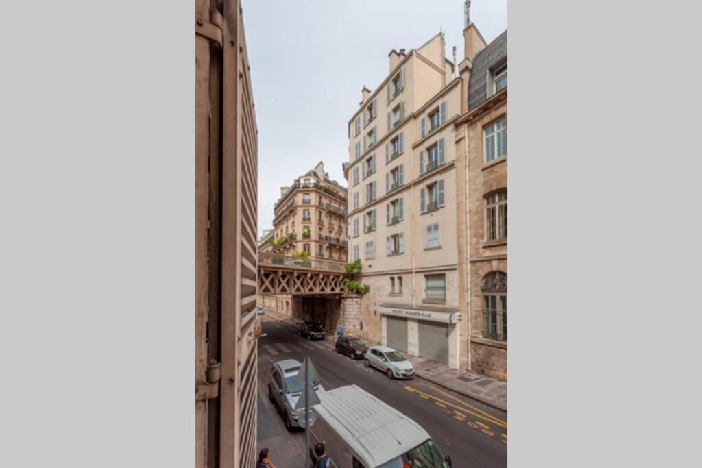 Appartement Bel Parisien De 70m2 - St Lazare *