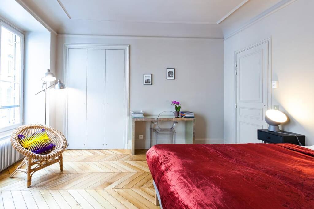 Appartement Bel Parisien De 70m2 - St Lazare