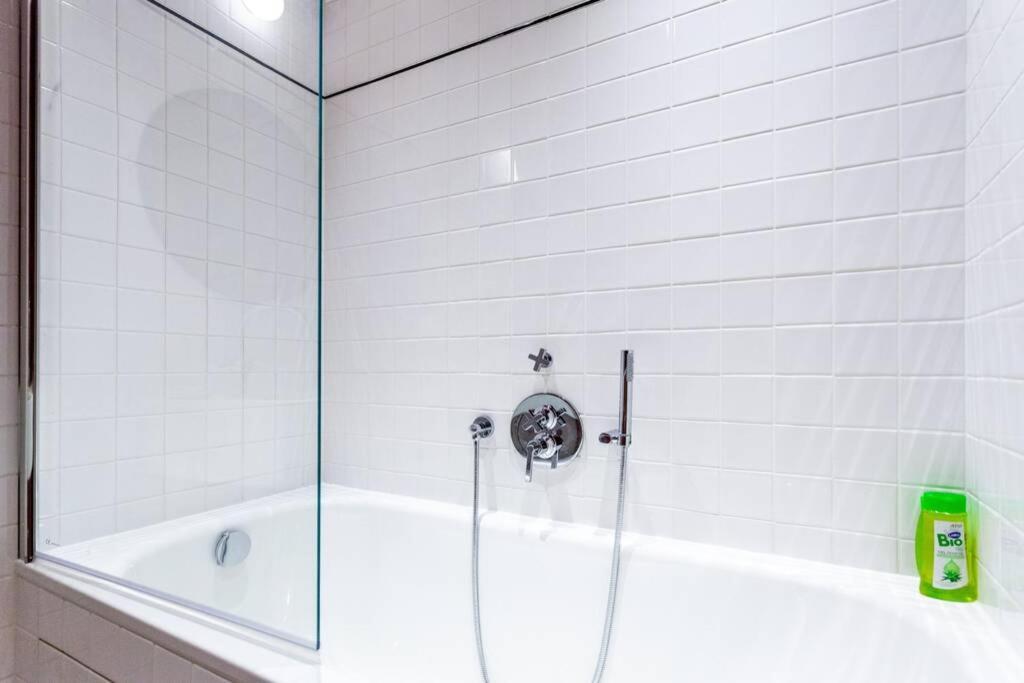 Bel Parisien De 70m2 - St Lazare *
