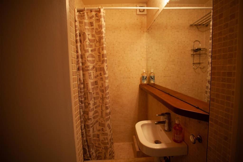 Apartment Greeter-nid Douillet Au Bord Du Canal St Martin